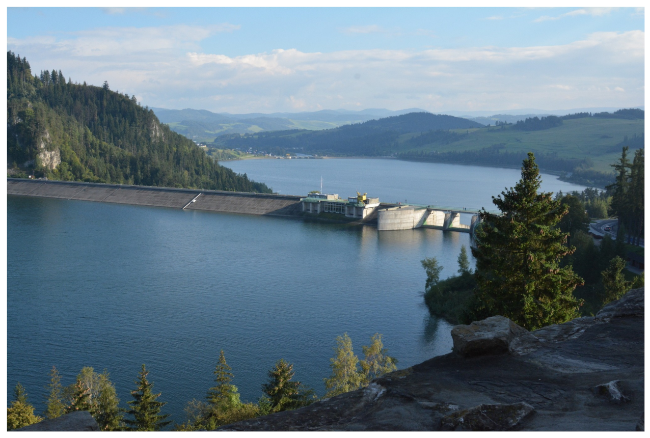 Atmosphere 12 00615 g001