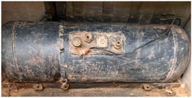 A poorly secured LPG cylinder (Photo by Author).