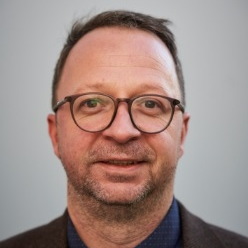 Prof. Dr. Florian Gschösser avatar image