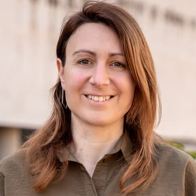 Dr. Vega Lloveras avatar image