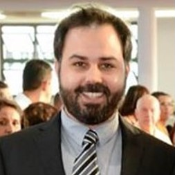 Dr. Fernando Rogério Pavan avatar image