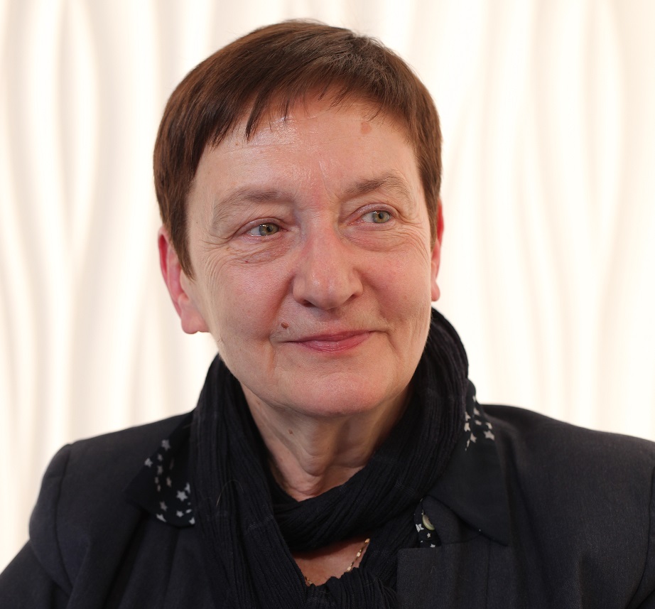 Dr. Elena Zakharova avatar image