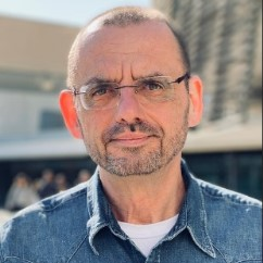 Dr. Helmut Schroder avatar image