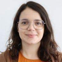 Dr. Eva Cunha avatar image