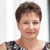 Dr. Evelin Krmac avatar image