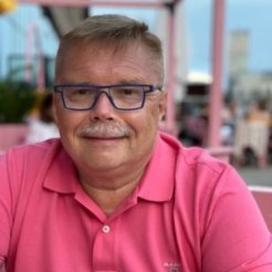 Prof. Dr. Mariusz Dubiel avatar image