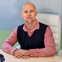 Dr. Robert Lovrić avatar image