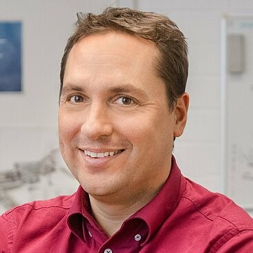 Prof. Dr. Florian Holzapfel avatar image