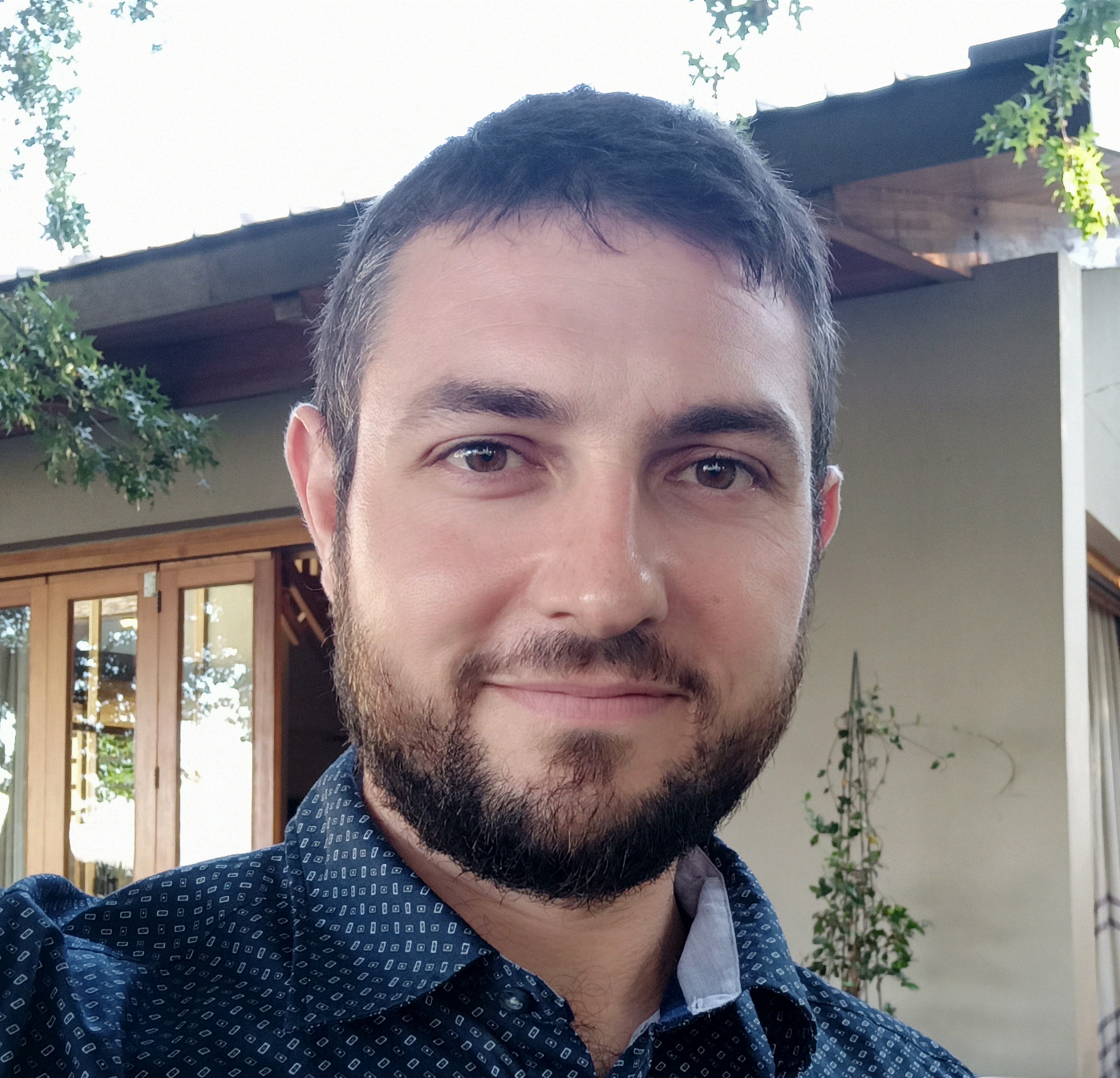 Dr. Sergio Vélez avatar image