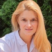 Dr. Aurelia Visa avatar image