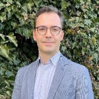 Prof. Dr. Stephan Karschay avatar image