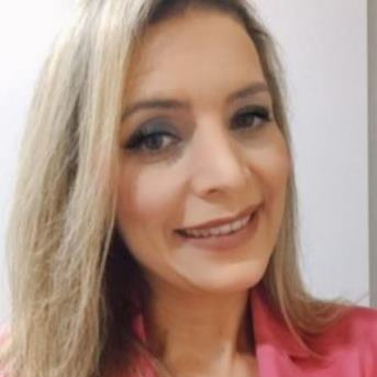 Dr. Aline de Castilho avatar image