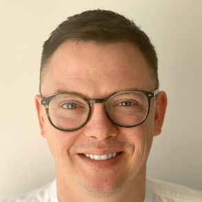 Prof. Dr. Lee Smith avatar image