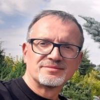Dr. Jarosław Kwapień avatar image