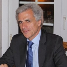 Dr. Victor Franco Correia avatar image