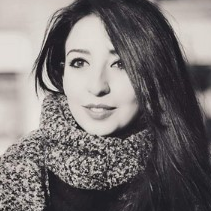 Dr. Lucia Mundo avatar image