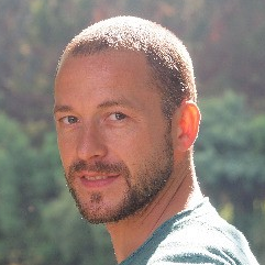 Dr. Roberto Bermúdez Pose avatar image