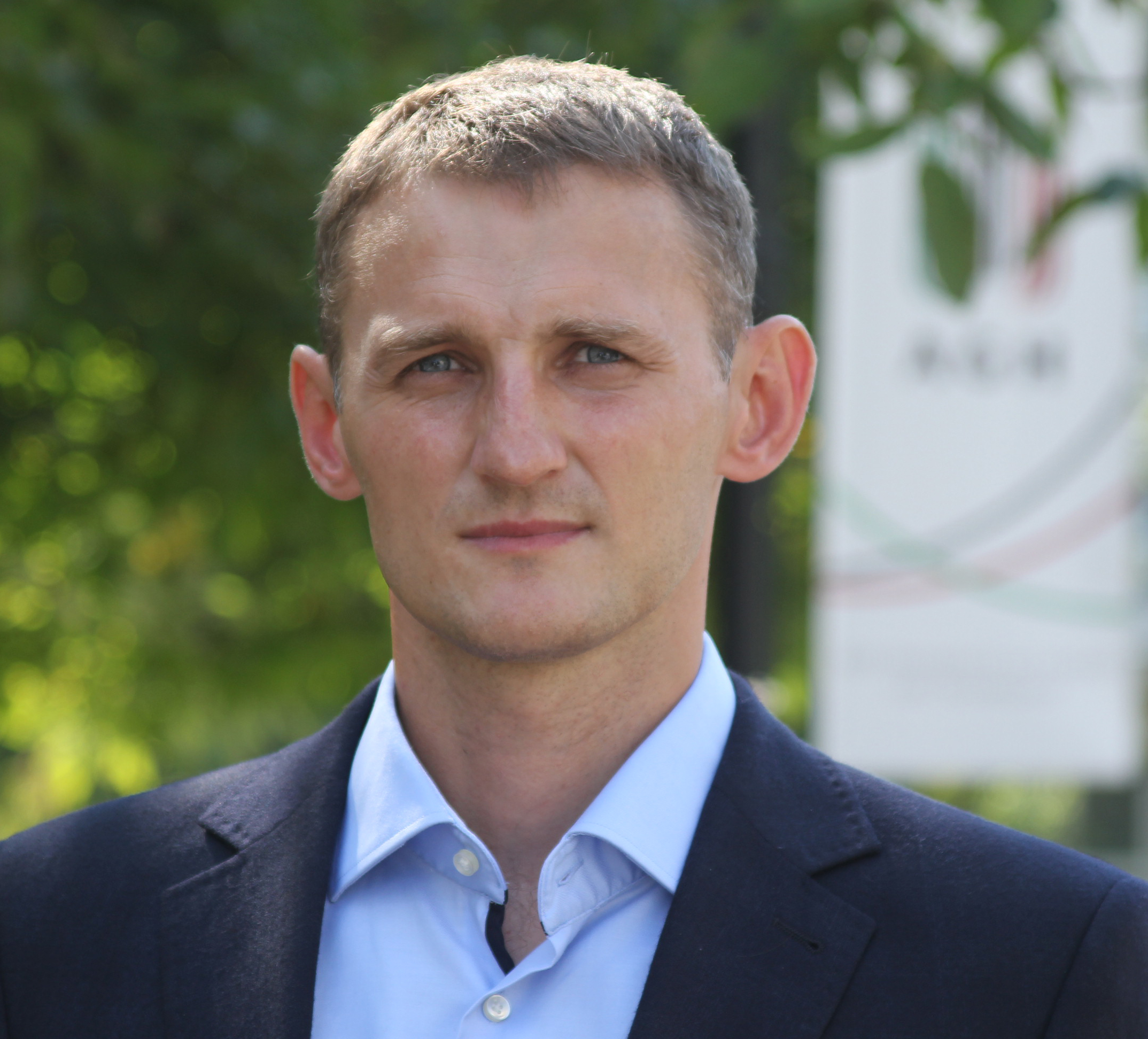 Prof. Dr. Daniel Saramak avatar image