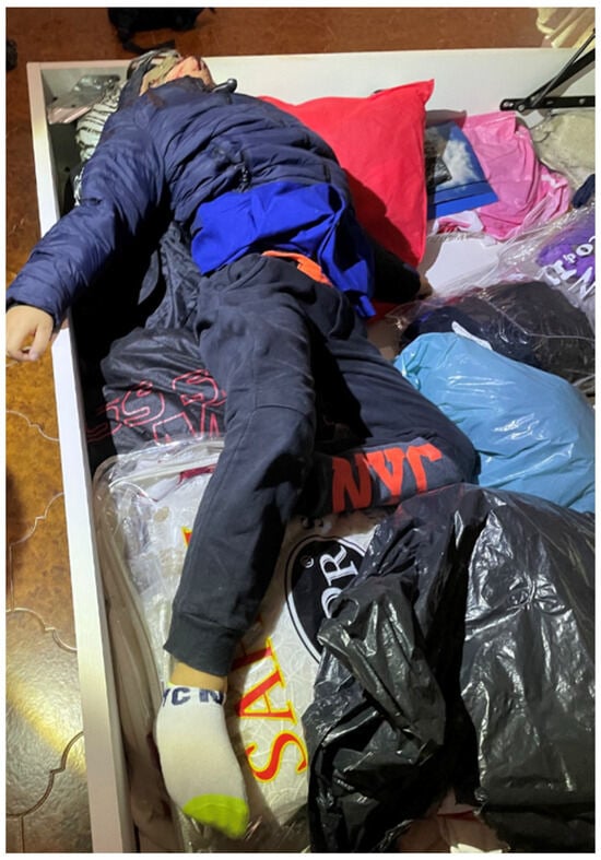 Decedent as initially found at the scene—surrounding environment documented prior to any manipulation.